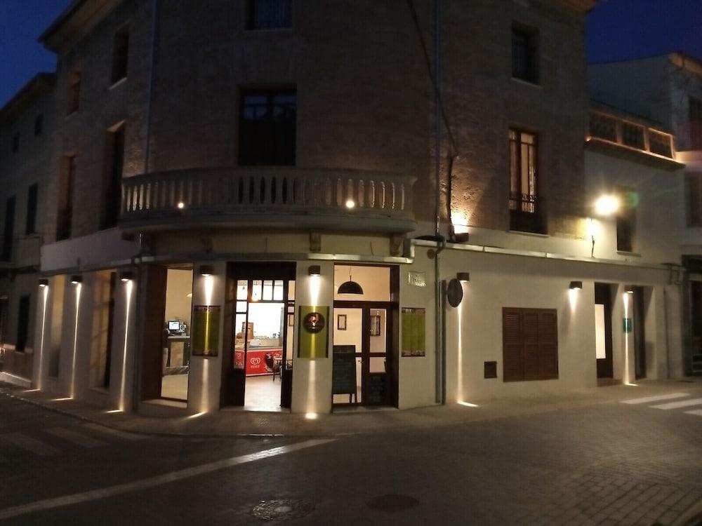Ti Central Maria Maria De La Salut Bagian luar foto